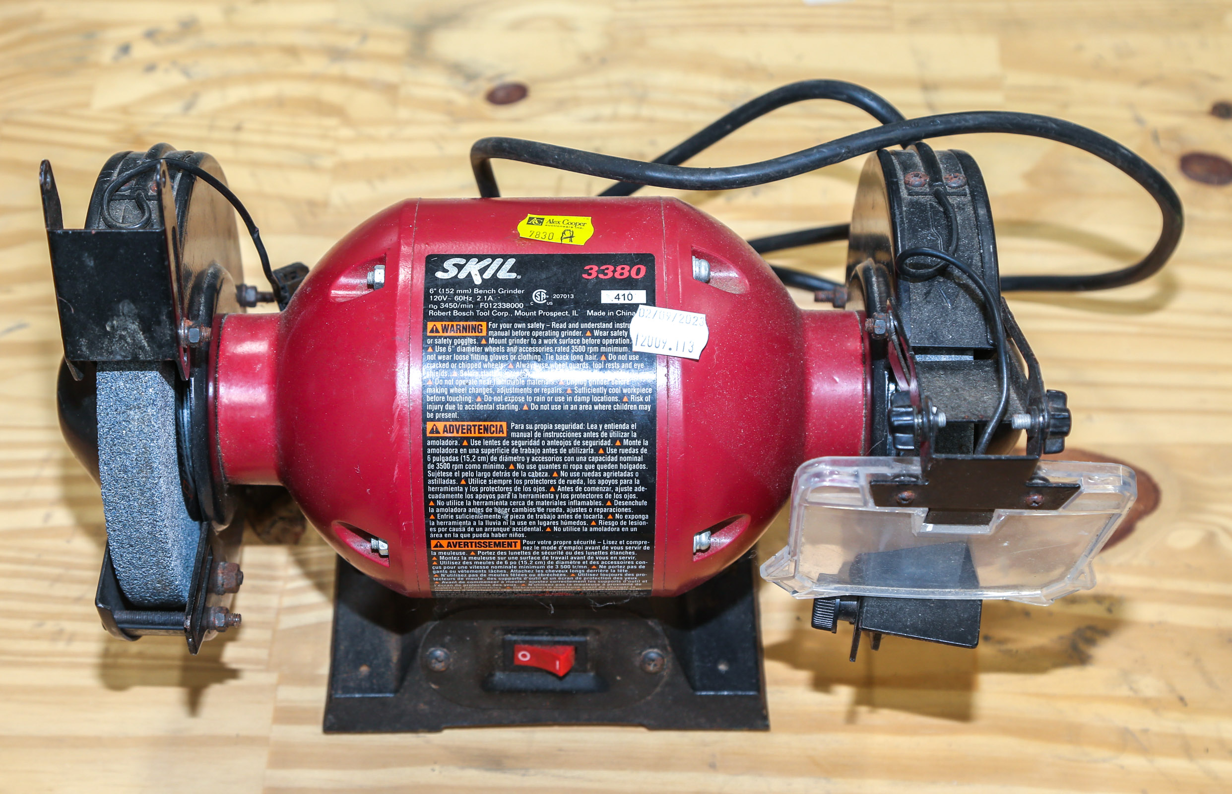 SKIL BENCH GRINDER .