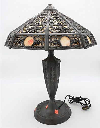 SLAG GLASS TABLE LAMP, HAVING EIGHT