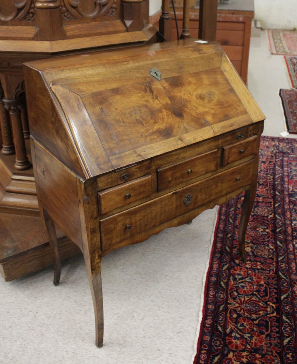 SLANT-FRONT BUREAU DE