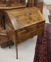 SLANT-FRONT BUREAU DE DAMESLAN