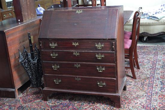 SLANT LID DESK. Mahogany 