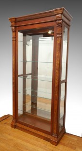 SLIDING DOOR CURIO CABINET: Si