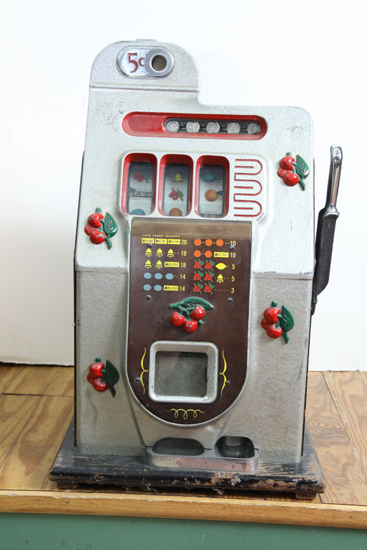 SLOT MACHINE. Bell Fruit Gum Nickel