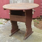 SMALL 18TH C. SHOE FOOT HUTCH