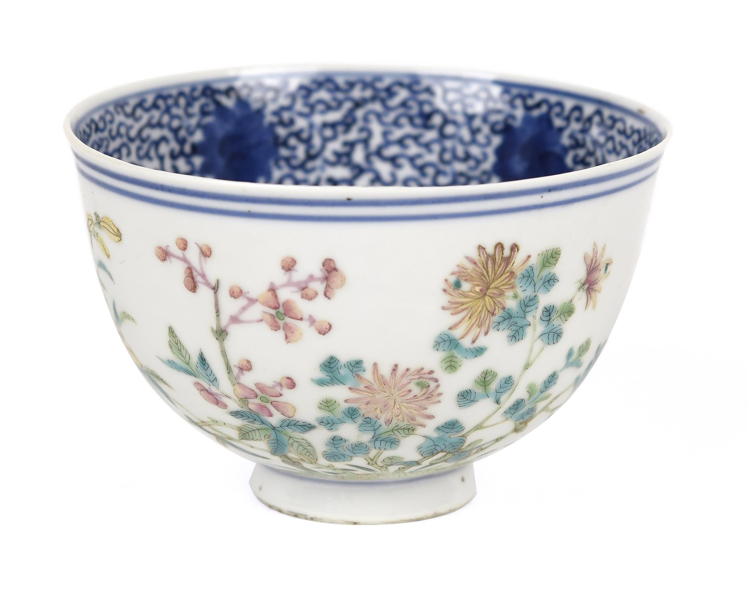 SMALL 19TH C. CHINESE FAMIILLE ROSE