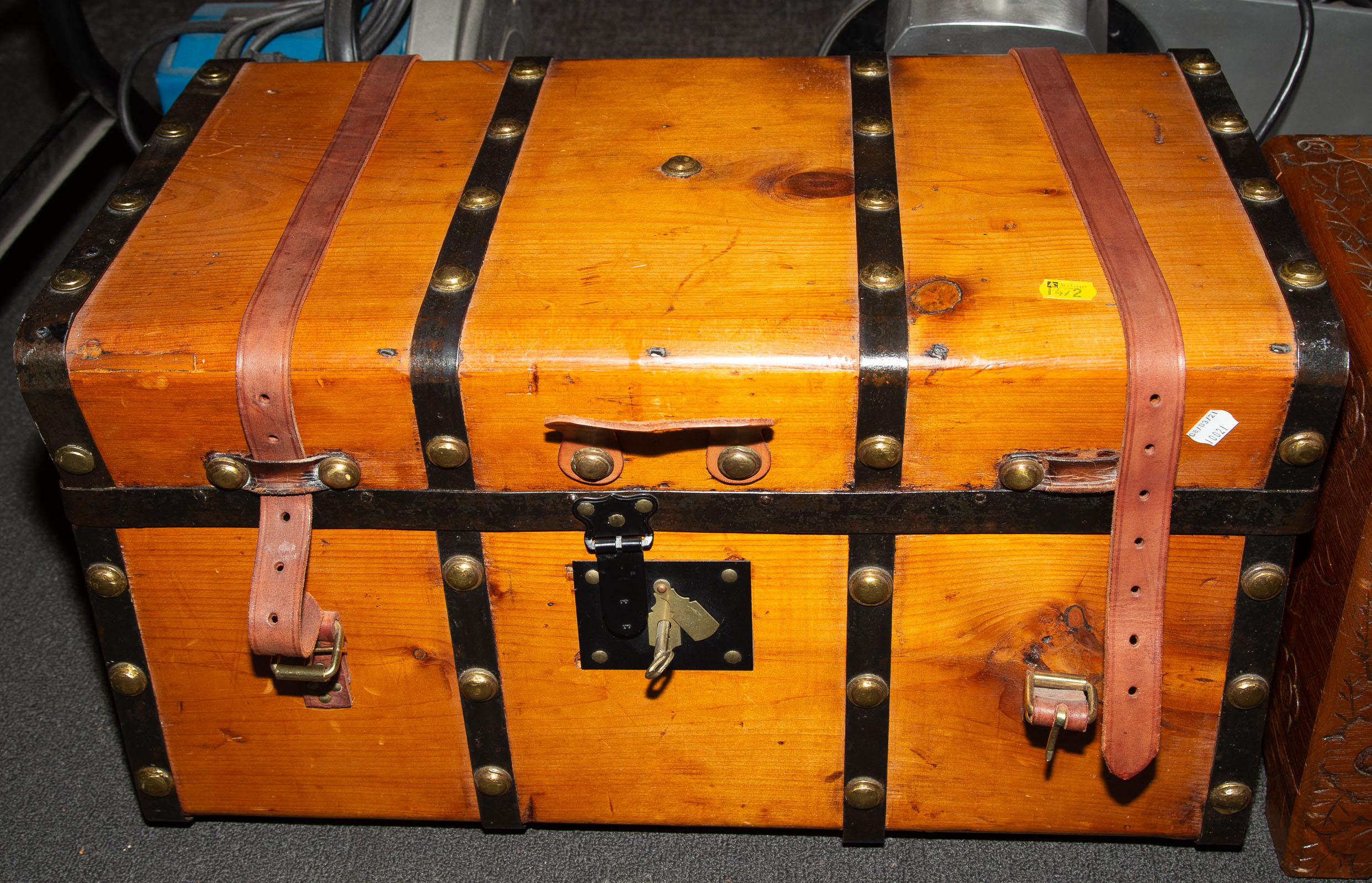 SMALL ANTIQUE TRUNK 3rd
