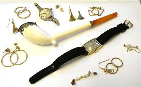 Small assortment of gold and