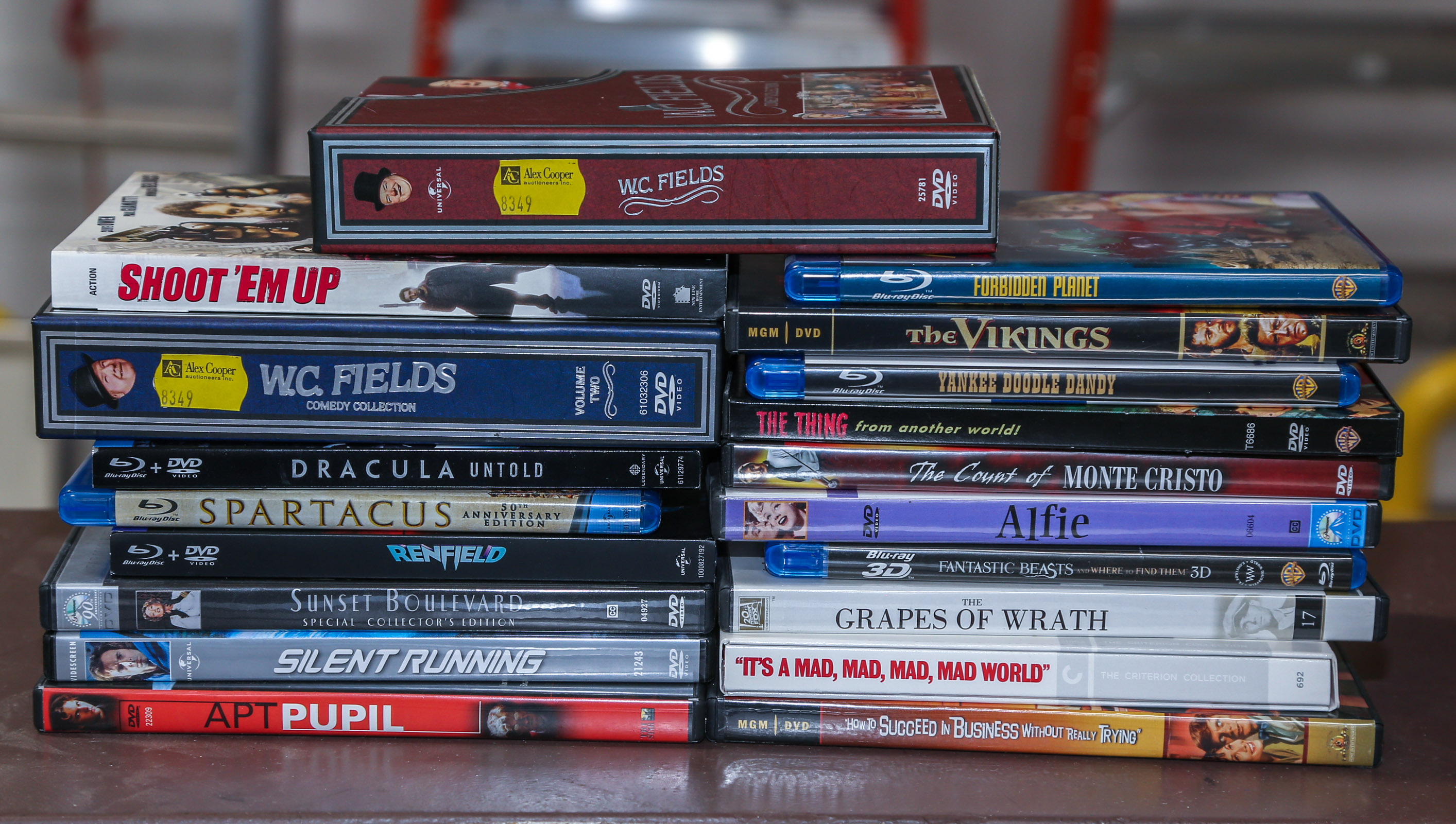 SMALL ASSORTMENT OF MOVIES ON DVD &