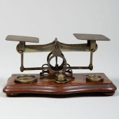 SMALL BRASS POSTAL SCALEWith f