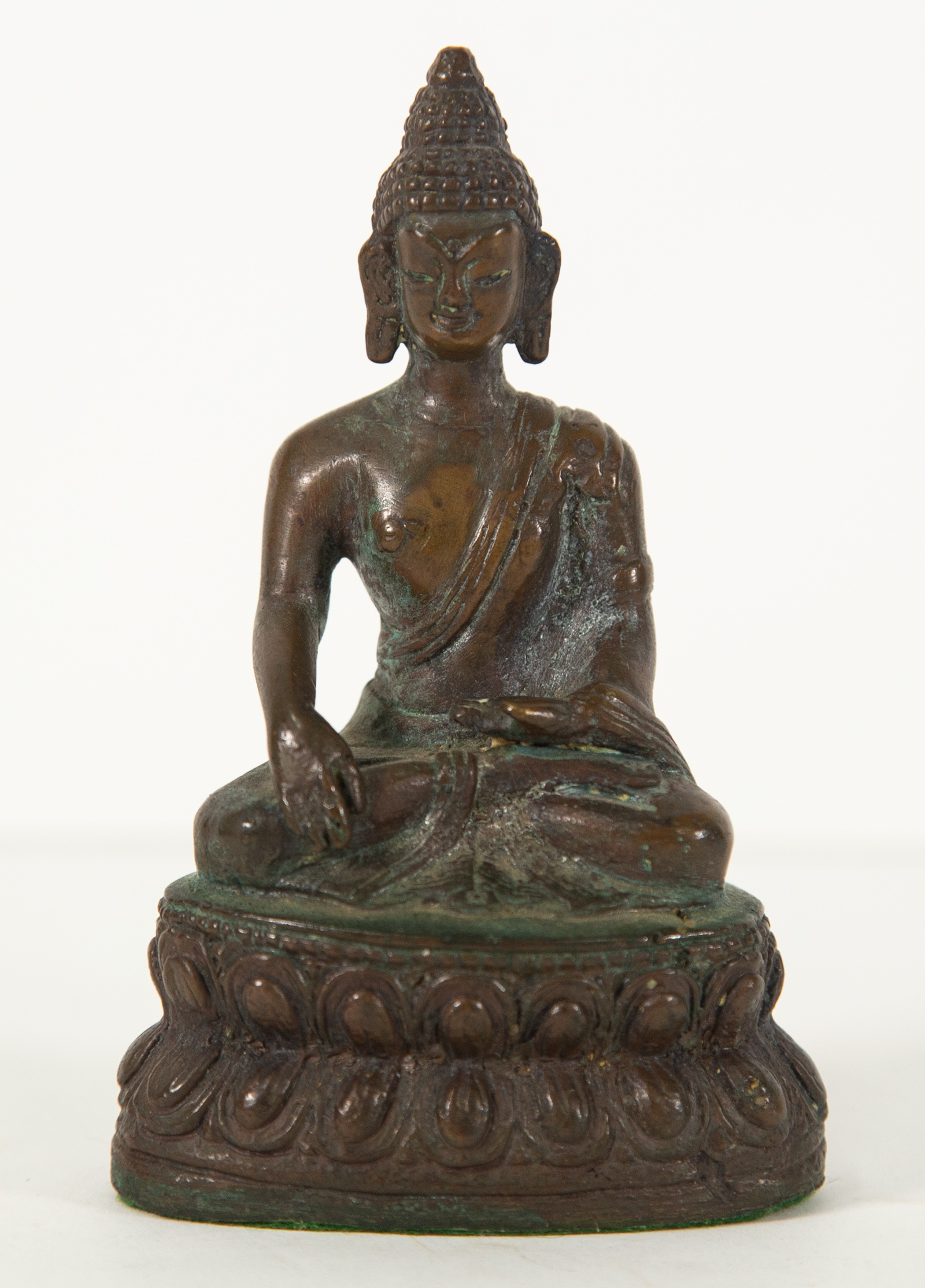 SMALL BRONZE BUDDHA .