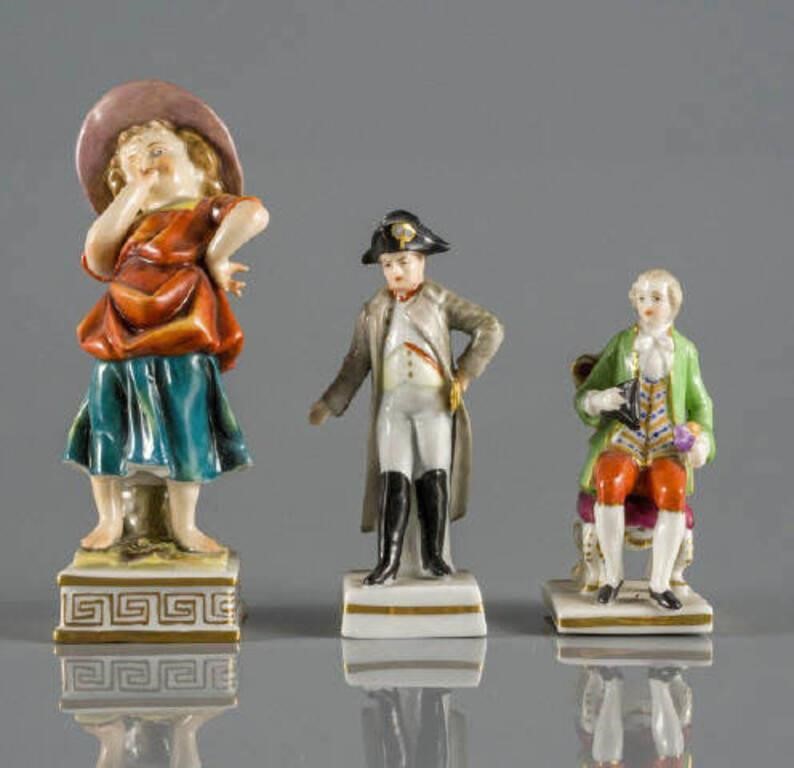 SMALL CAPODIMONTE PORCELAIN
