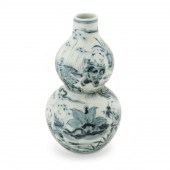 SMALL CHINESE BLUE & WHITE DOU