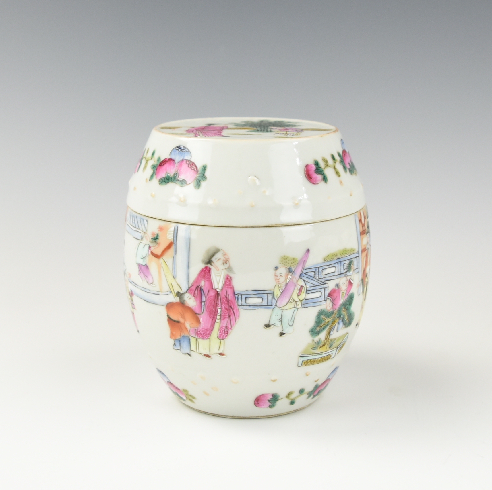 SMALL CHINESE FAMILLE ROSE
