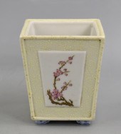 SMALL CHINESE FAMILLE ROSE PLA