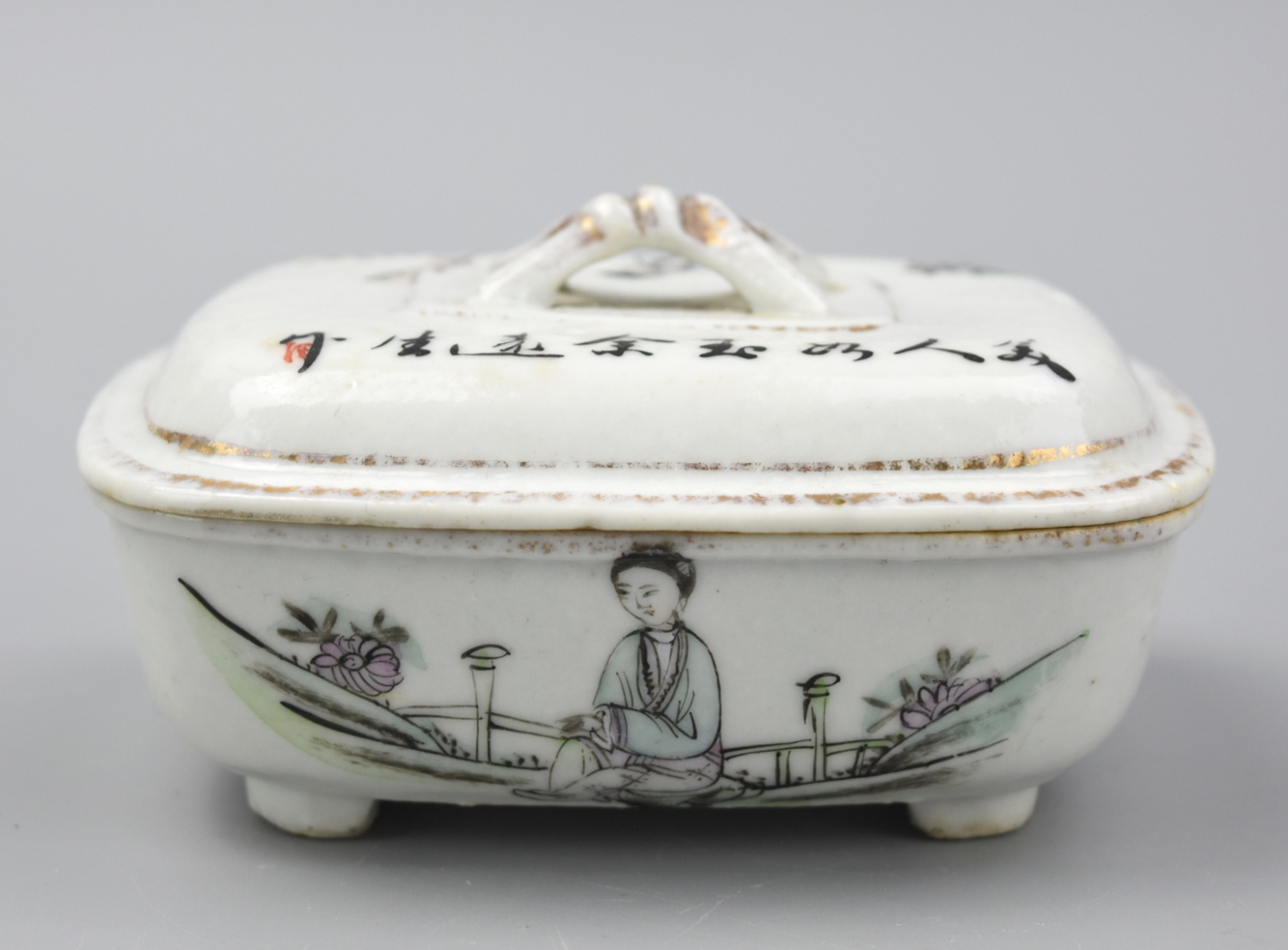 SMALL CHINESE FAMILLE ROSE SOAP BOX