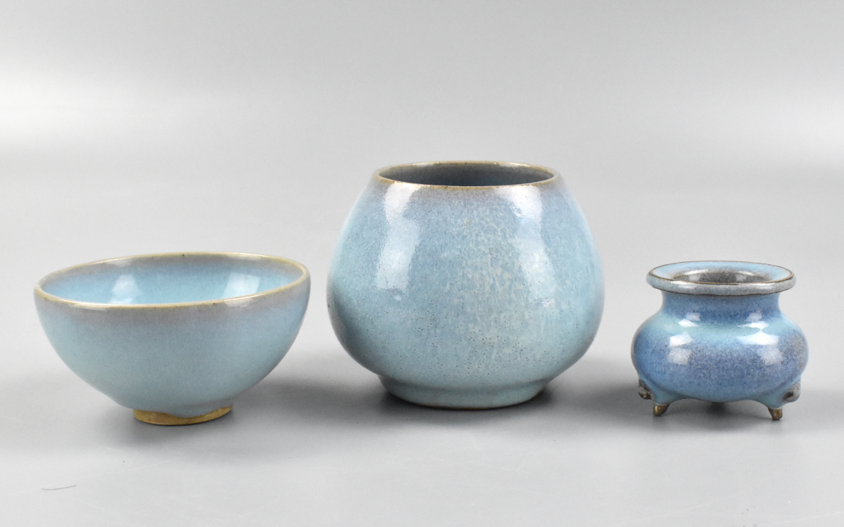 SMALL CHINESE JUN WARE TRIPOD