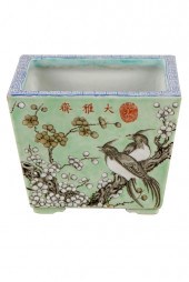 SMALL CHINESE PORCELAIN PLANTE