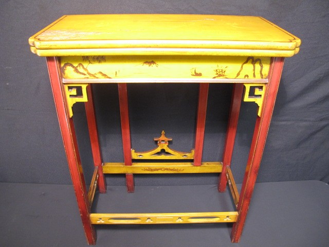 Small Chinoiserie painted