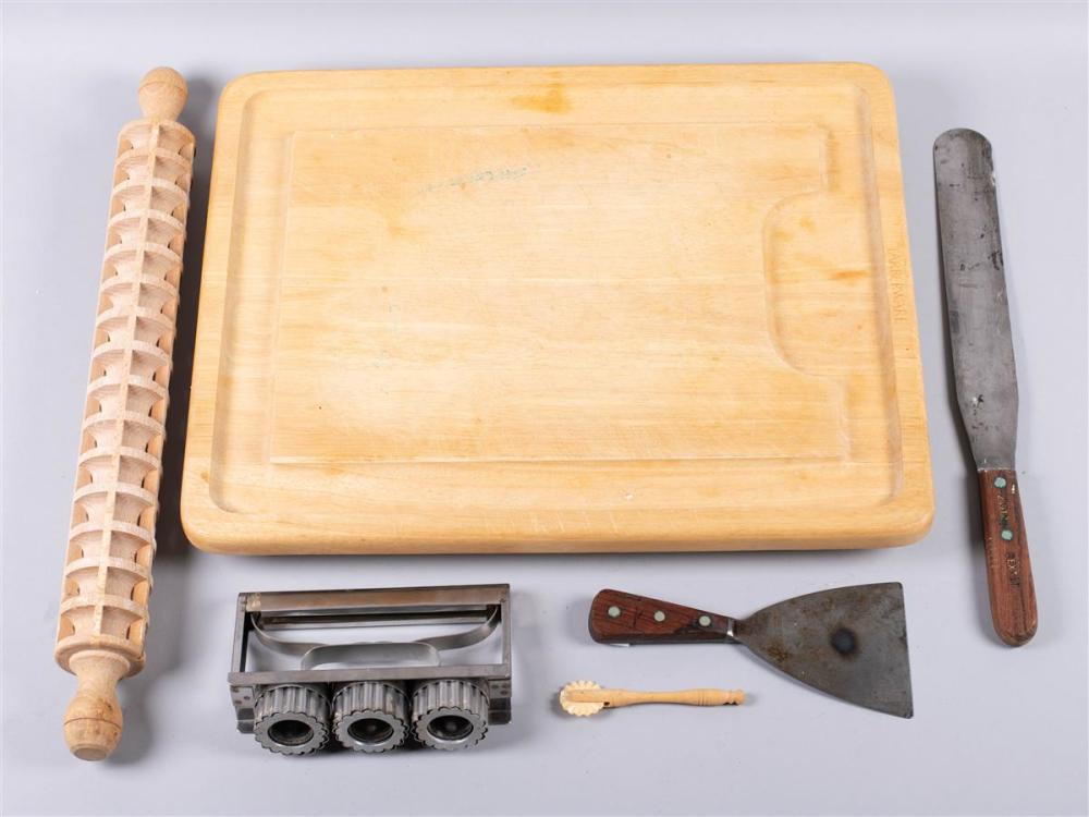 SMALL COLLECTION OF AMERICAN WOOD