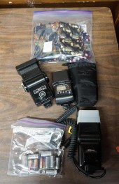SMALL COLLECTION OF CAMERA EQU