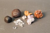 SMALL COLLECTION OF MINERALS A