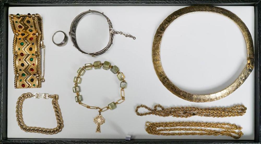 SMALL COLLECTION OF SILVER AND