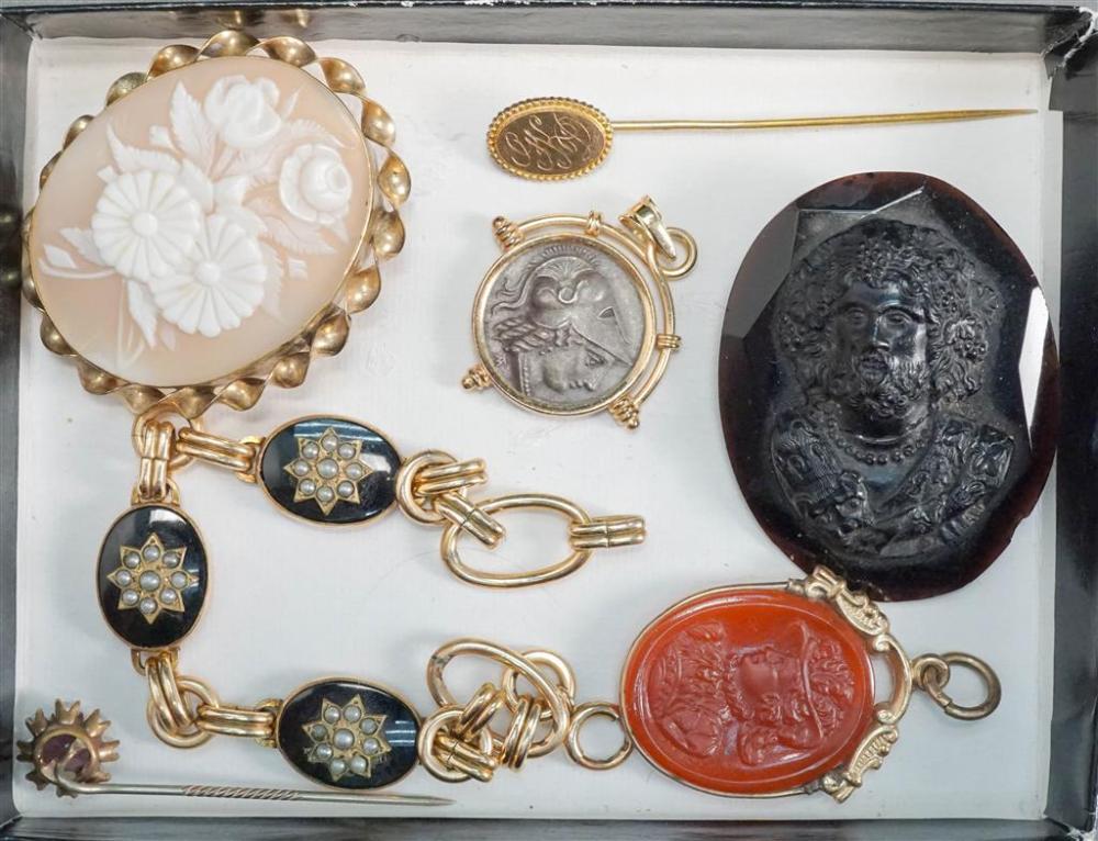 SMALL COLLECTION OF VICTORIAN