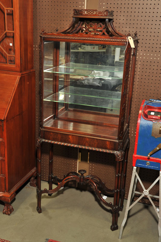 SMALL CURIO CABINET. Mahogany and