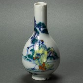 SMALL DOUCAI BOTTLE VASE Small