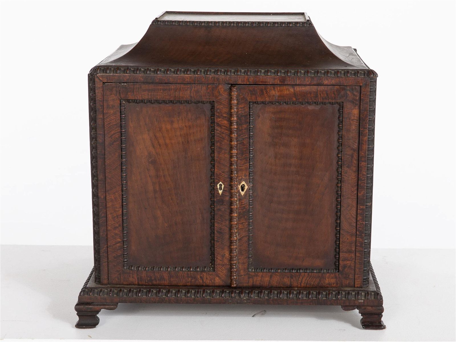 SMALL EXOTIC WOOD COLLECTOR'S