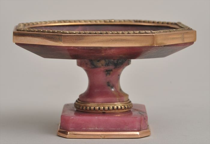 SMALL GOLD-MOUNTED RHODONITE