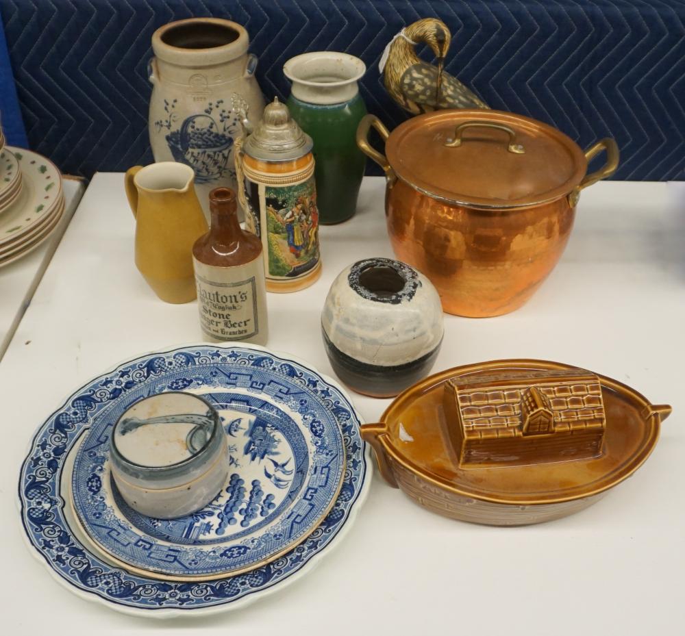 SMALL GROUP OF COLLECTIBLE CERAMICS