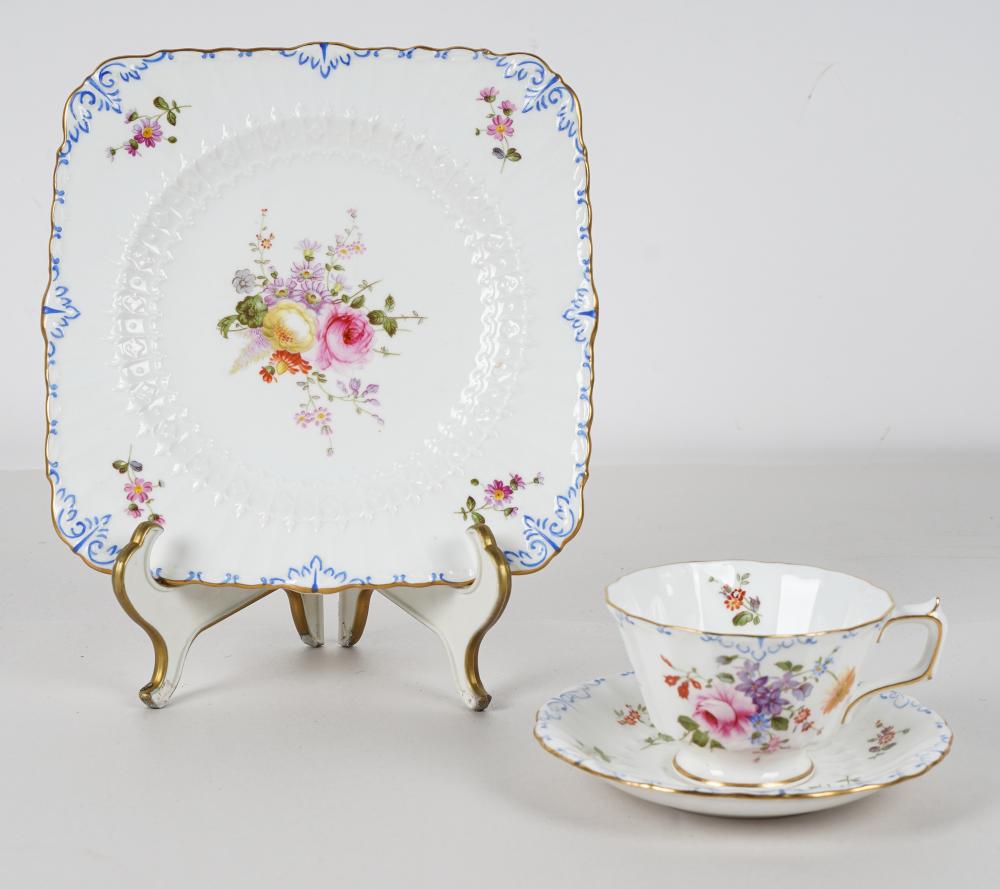 SMALL GROUP OF ROYAL CROWN DERBY