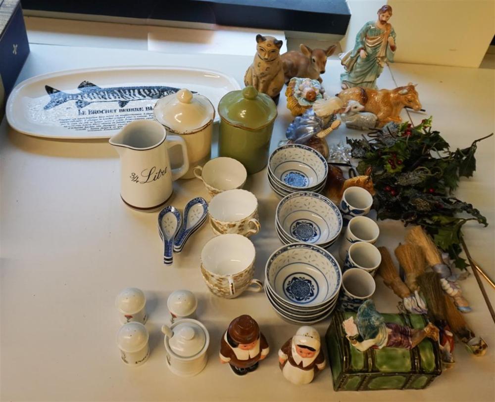 SMALL GROUP PORCELAIN TABLE