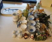 SMALL GROUP PORCELAIN TABLE AR