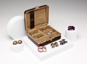 SMALL GROUP VINTAGE CUFFLINKS.
