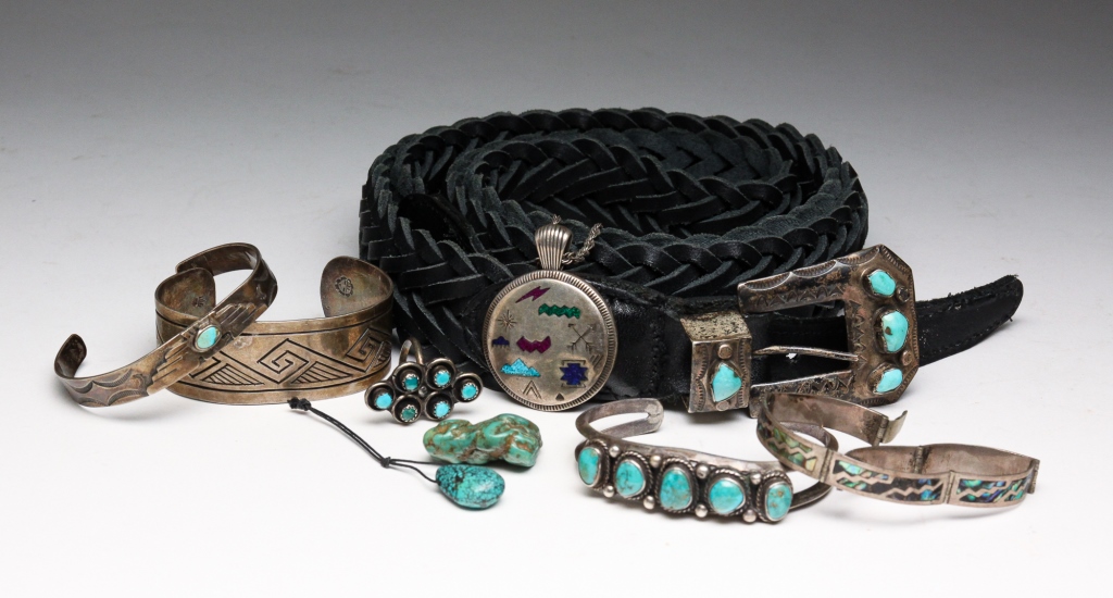 SMALL GROUP VINTAGE NATIVE AMERICAN
