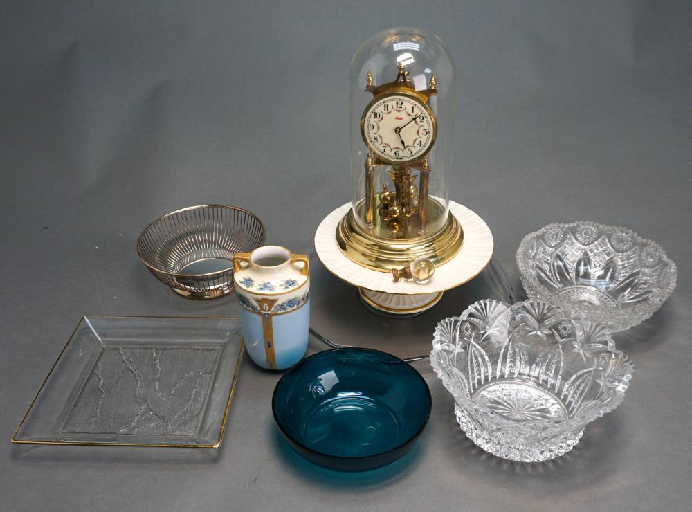 SMALL GROUP WITH DECORATIVE