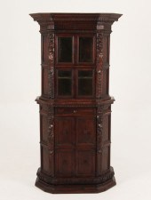 SMALL ITALIAN RENAISSANCE CARV