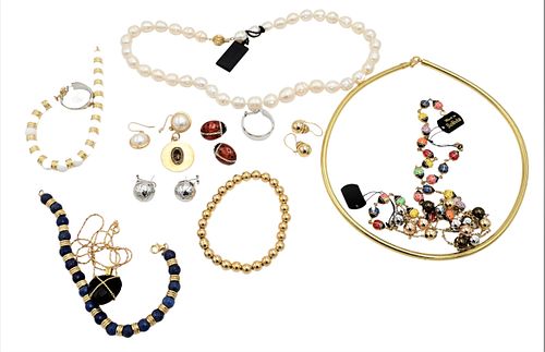 SMALL LOT OF JEWELRYSmall Lot of
