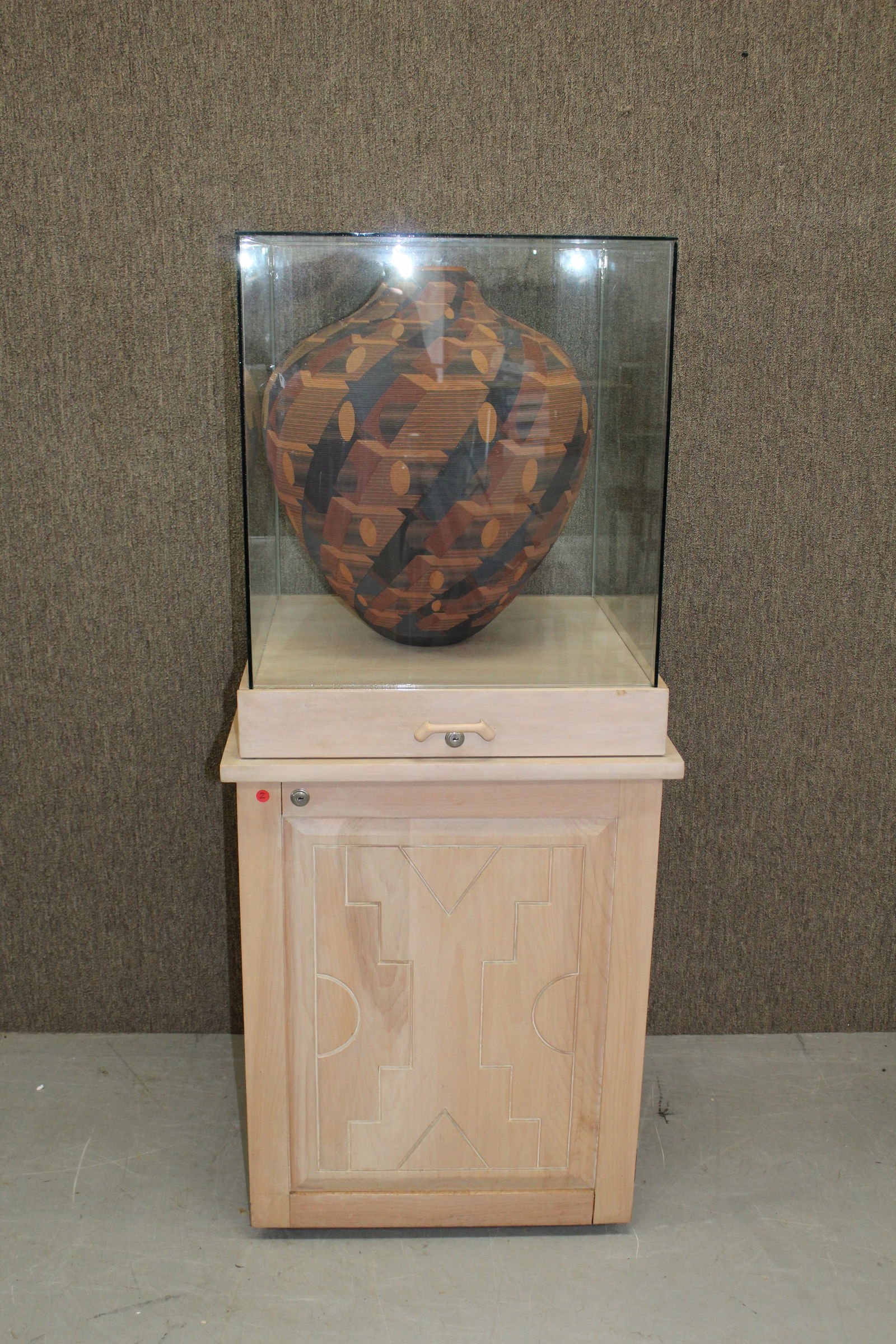 SMALL MUSEUM STYLE DISPLAY CASE 1