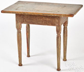 SMALL NEW ENGLAND TAVERN TABLE
