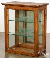 SMALL OAK COUNTER TOP SHOWCASE