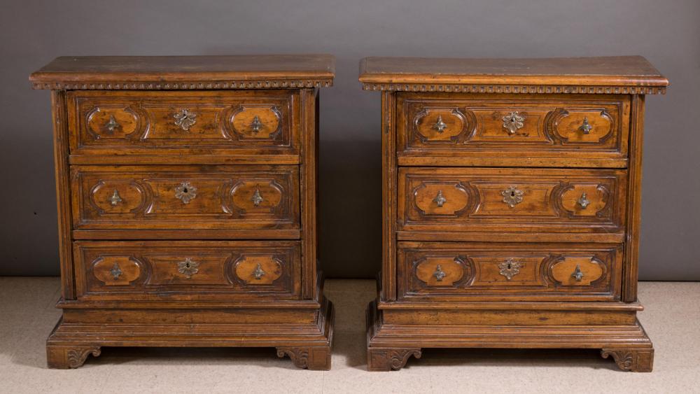SMALL PAIR OF ITALIAN BAROQUE STYLE