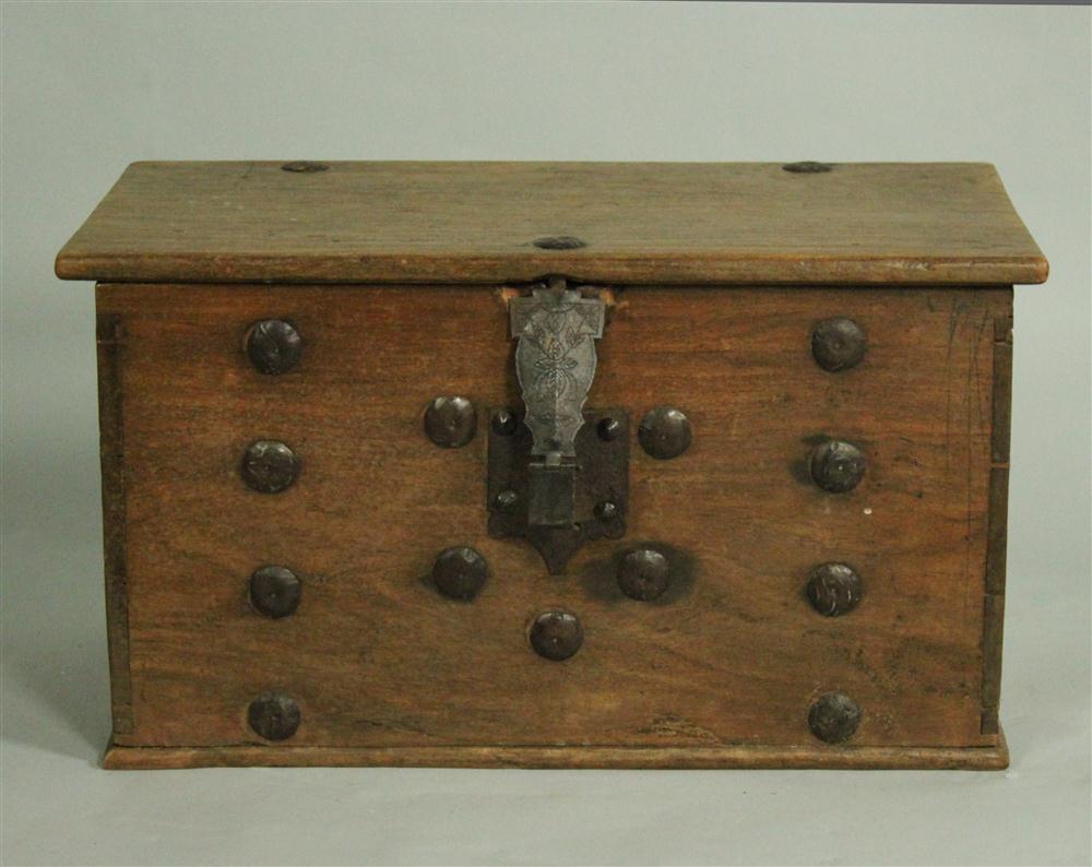 SMALL PHILIPPINES WOOD CHEST with