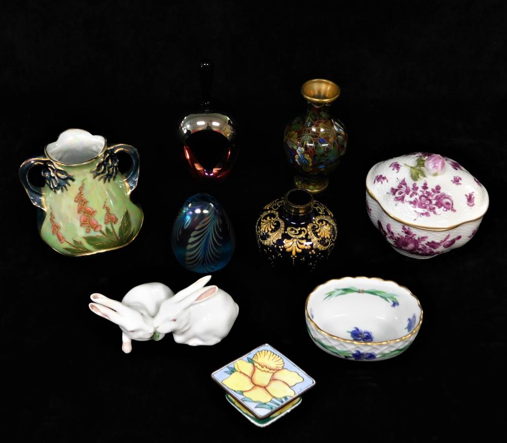 SMALL PORCELAIN AND GLASS ITEMS: