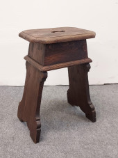 SMALL PRIMITIVE CARVED OAK BEN