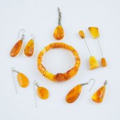 Small Quantity Of Amber Jewell