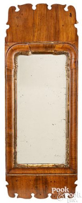 SMALL QUEEN ANNE MAHOGANY VENE