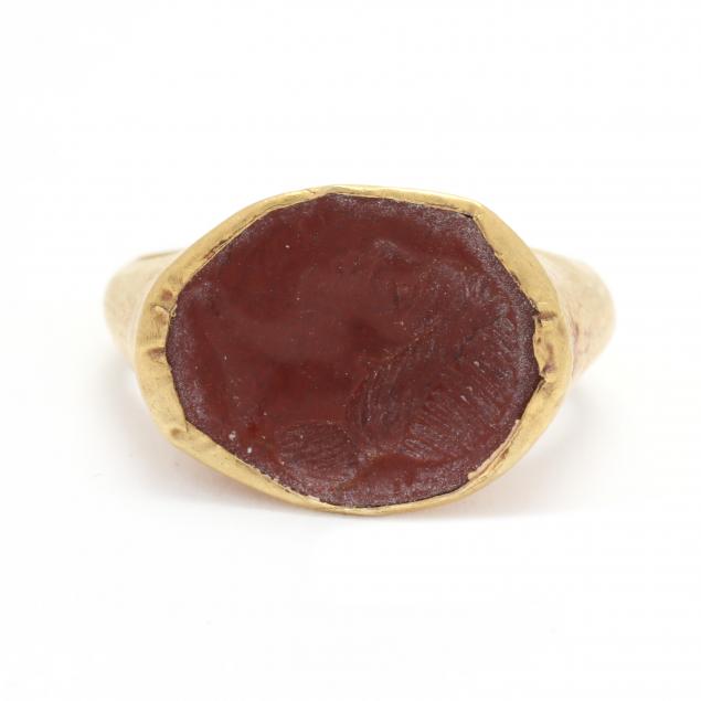 SMALL ROMAN STYLE GOLD RING WITH